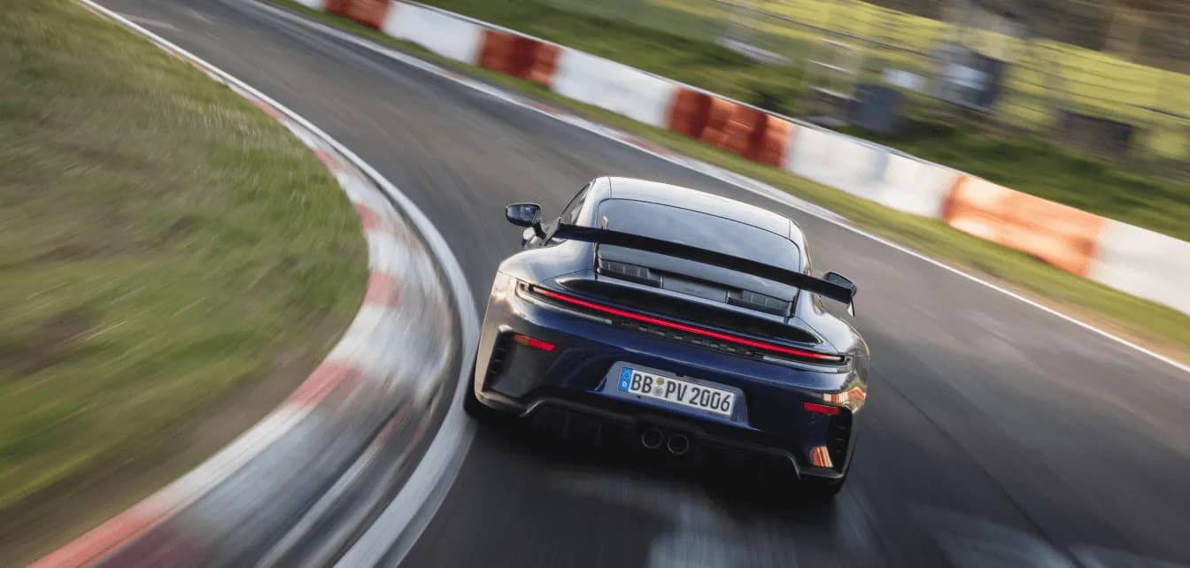 Nowe Porsche 911 GT3: Król Nürburgringu z manualną skrzynią biegów