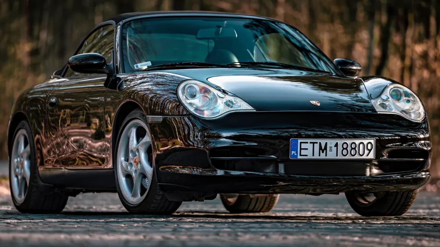 Porsche 911 996 Carrera 4 Cabriolet z 2001 roku, czarne, ogłoszenie OTOMOTO